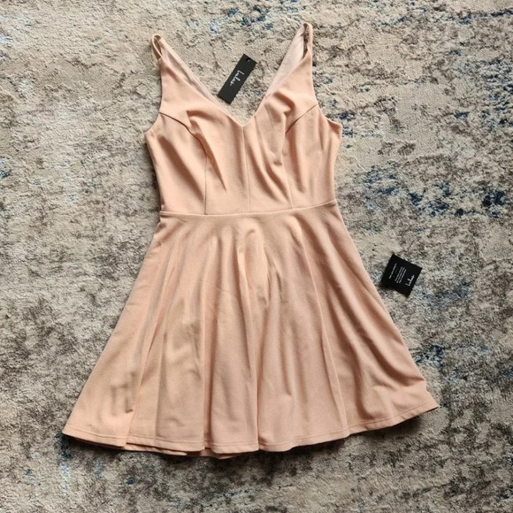 Lulu's Women's Size Medium Darling Delight Skater‎ Dress Peach Pink NWT - Picture 1 of 1